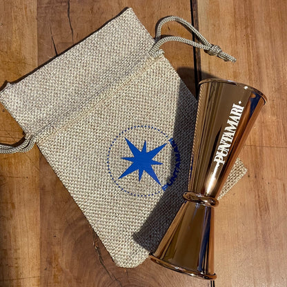 Jigger in rame e astuccio in cotone naturale Puntamari, accessori eco-friendly per un gin sostenibile italiano e artigianale pugliese